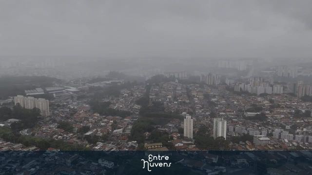 Avanço da chuva na regiao da Zona oeste — vídeo aéreo de São Paulo