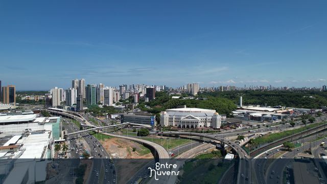 Avenida Tancredo Neves e região do Iguatemi em Salvador Bahia