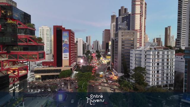 Avenida Tancredo Neves em Salvador - Bahia, do começo ao fim, em horário de transito intenso