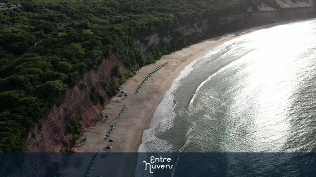 Bahia dos Golfinhos em Pipa RN — vídeo aéreo de Tibau