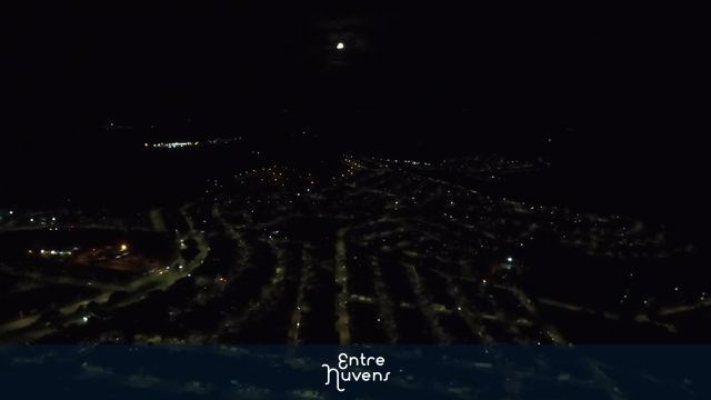 Bairro a noite  — vídeo aéreo de Londrina