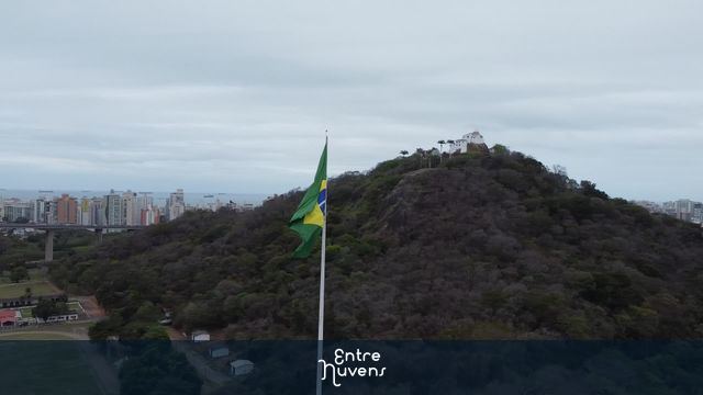 Bandeira do Brasil e terceira ponte Vila Velha Espirito Santo
