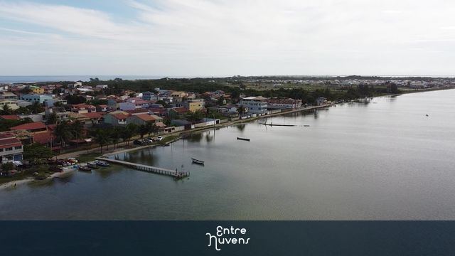 Barco - Lagoa Monte Alto — vídeo aéreo de Arraial do Cabo