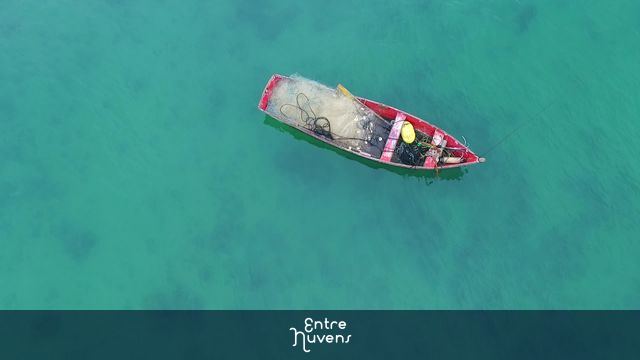Barco de pescador — vídeo aéreo de Angra dos Reis