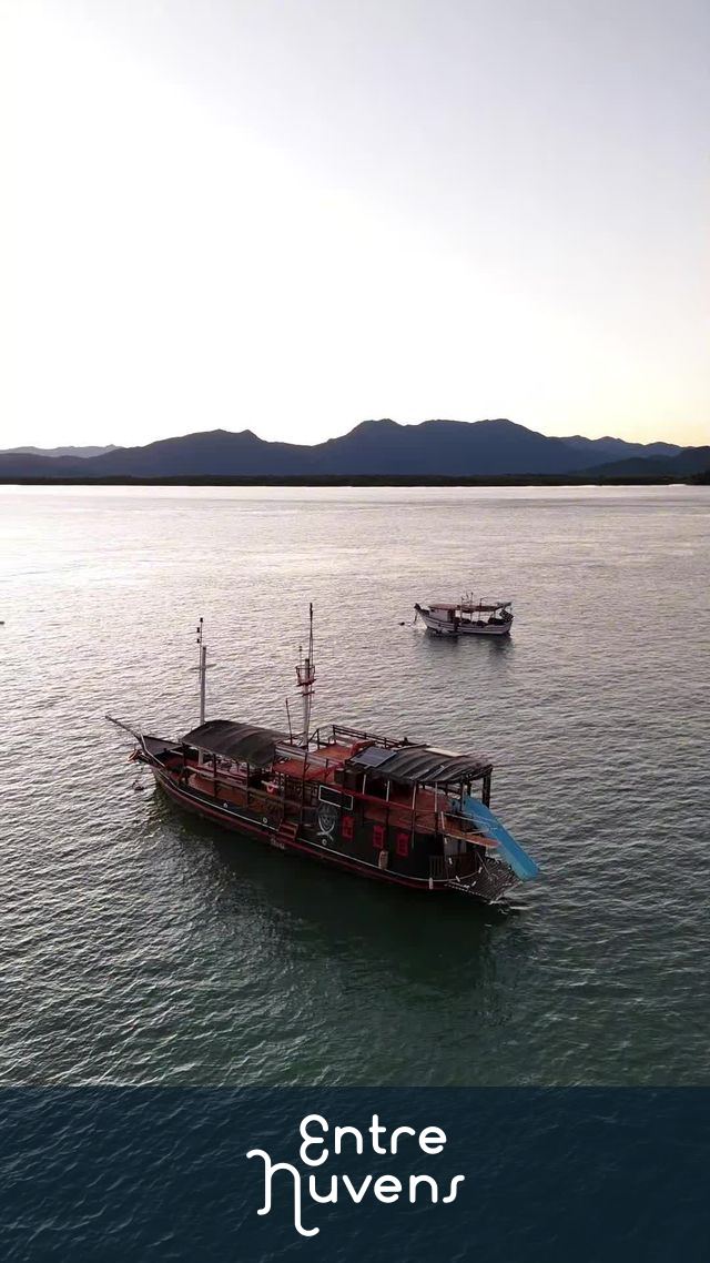 barco pirata — vídeo aéreo de Guaratuba
