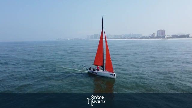 Barco velejando
