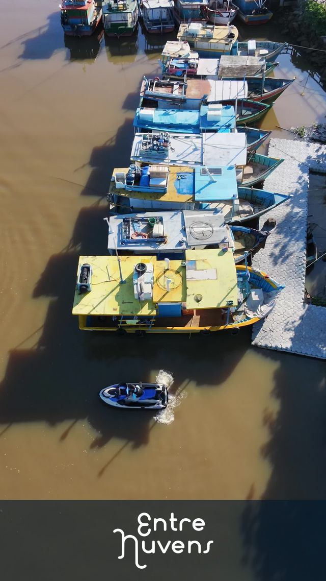 Barcos pesqueiros — vídeo aéreo de Marataízes