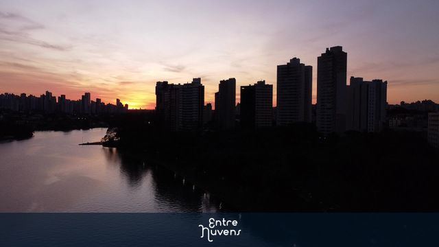 Barragem do lago Igapó em Londrina no pôr o Sol 1