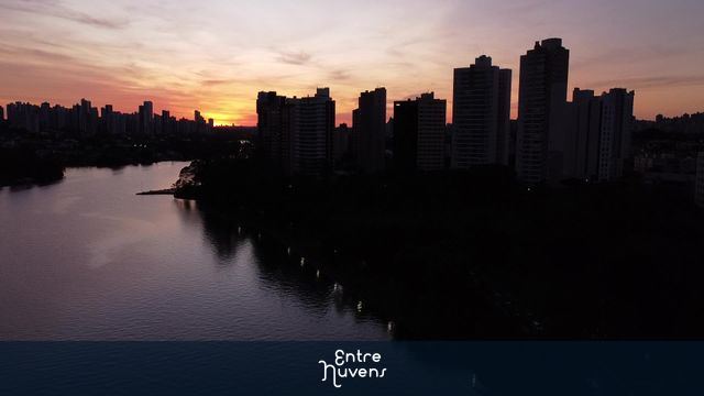 Barragem do lago Igapó em Londrina no pôr o Sol 2