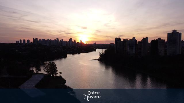 Barragem do lago Igapó em Londrina no pôr o Sol 3