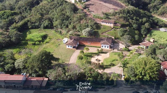 Bichinho MG, é um charmoso povoado que fica muito próximo da cidade histórica de Tiradentes. Bichinho é um distrito de Prados, uma cidade vizinha