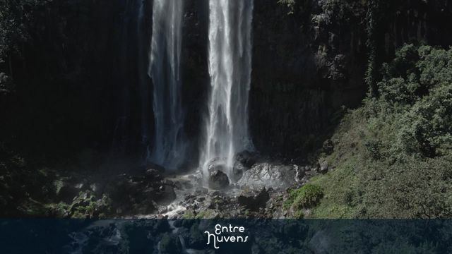 Cachoeira Da Ossada — vídeo aéreo de Bandeirantes