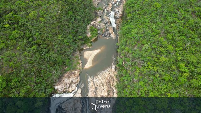Cachoeira Maria Augusta - São João Batista do Gloria - MG — vídeo aéreo de São João Batista do Glória
