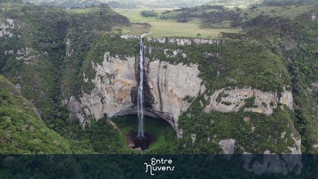 Cachoeira rio do Bugres — vídeo aéreo de Urubici