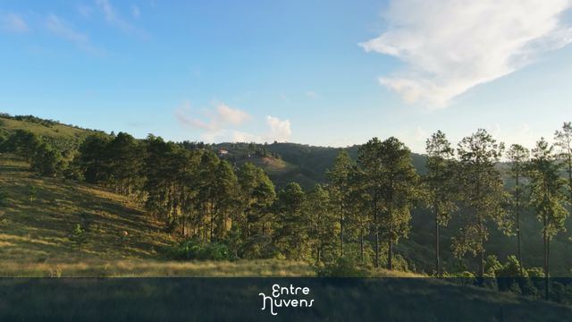 Caminhada nas Montanhas: Paisagem Deslumbrante e Natureza — vídeo aéreo de São Bento do Sapucaí