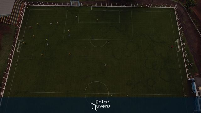 Campo de futebol — vídeo aéreo de Ivaiporã