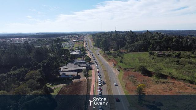 Carreata de carros com bandeira — vídeo aéreo de Guarapuava