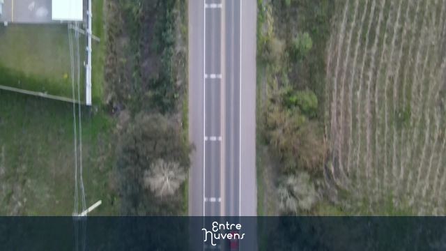 Carros na rodovia  — vídeo aéreo de Santa Maria