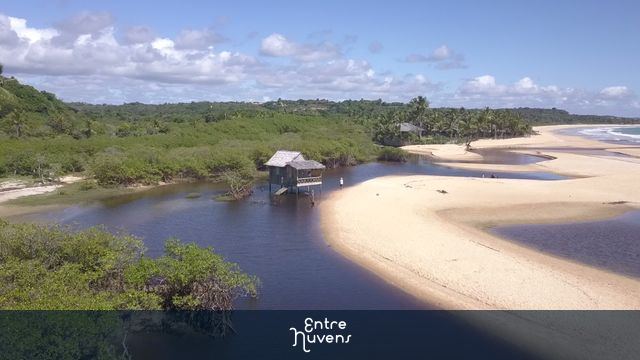 Casa do Pescador na Praia: O Paraíso Escondido em Trancoso — vídeo aéreo de Porto Seguro
