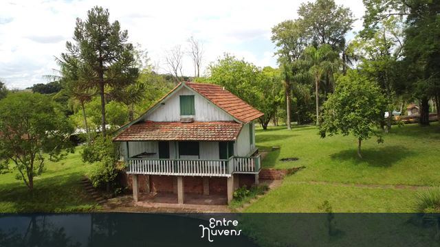 Casa no lago — vídeo aéreo de Tamarana