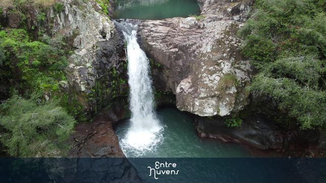 Cascata Cara de Índio  — vídeo aéreo de Ivorá