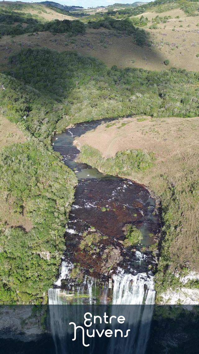 Cascata da Sepultura nos Campos de Cima da Serra — vídeo aéreo de Caxias do Sul