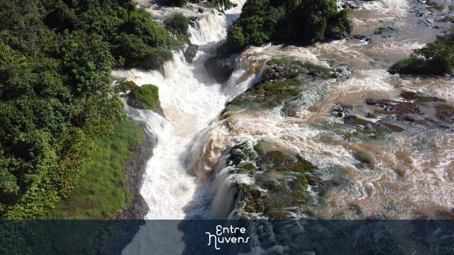 Cataratas de Itaguaçu  — vídeo aéreo de São Simão