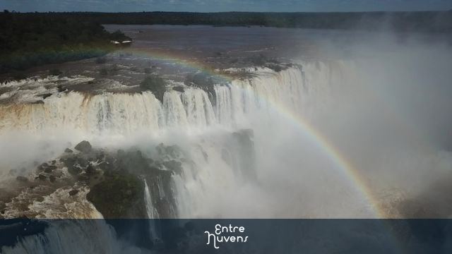 cataratas do iguaçú com arco iris — vídeo aéreo de Foz do Iguaçu