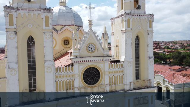 CATEDRAL EM CANIDÉ  — vídeo aéreo de Canindé