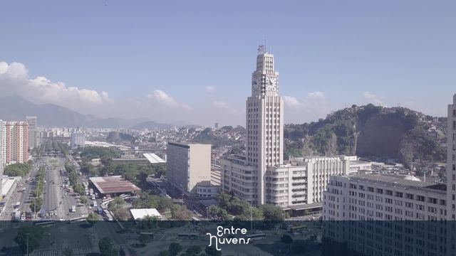Central do Brasil com Torre do Relógio na Avenida Presidente Vargas no Rio de Janeiro