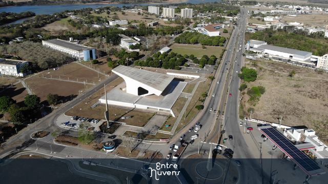 CENTRO DE CONVENÇÕES DA UENF (APITO DA UENF) — vídeo aéreo de Campos dos Goytacazes