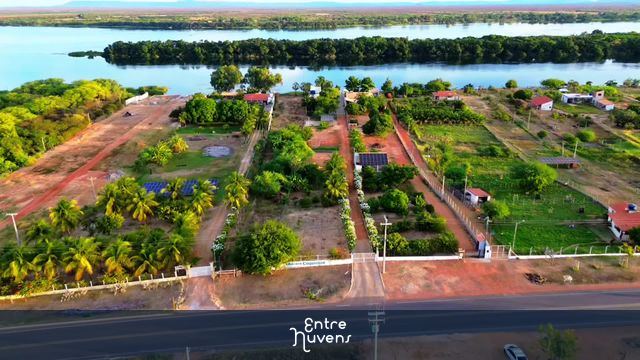 Chácaras às margens do rio em paisagem rural — vídeo aéreo de Salvador