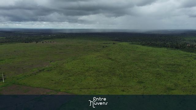 Chuva e Pastagem — vídeo aéreo de Vilhena