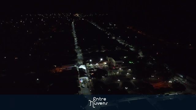 Cidade aracu a noite 150 — vídeo aéreo de Araçu