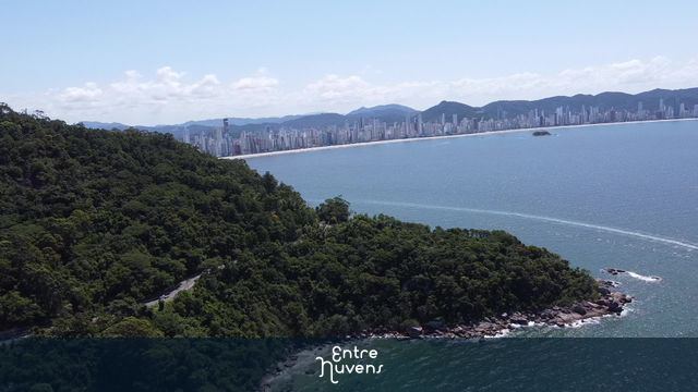 Cidade balneário camboriú De Longe  — vídeo aéreo de Florianópolis