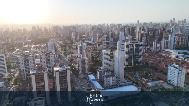 Cidade Vista de Cima com Por do Sol