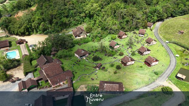 Conheça um Encantador Resort de Montanha com Chalés Enxaimel em Pomerode