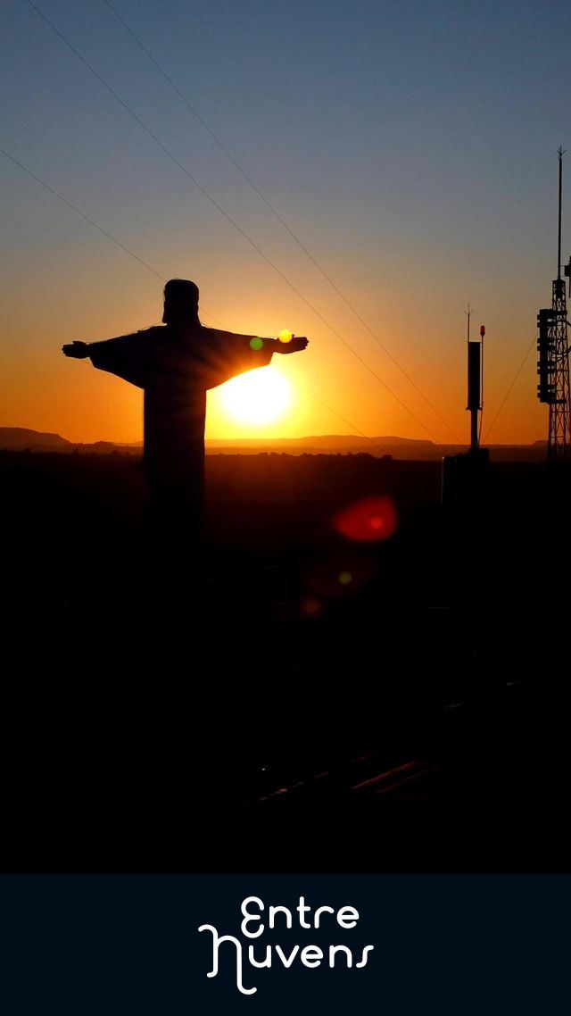 Cristo redentor ao pôr do sol. — vídeo aéreo de Leme
