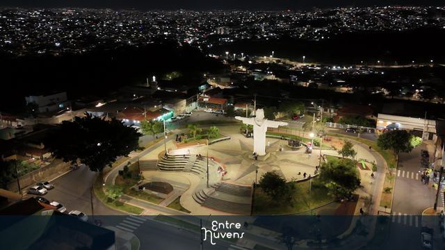 Cristo Redentor Noturno — vídeo aéreo de Belo Horizonte