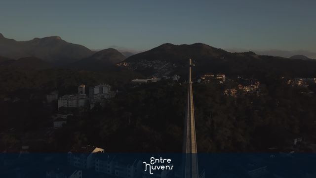 Cruz do Topo da Catedral de Petrópolis no Pôr do Sol