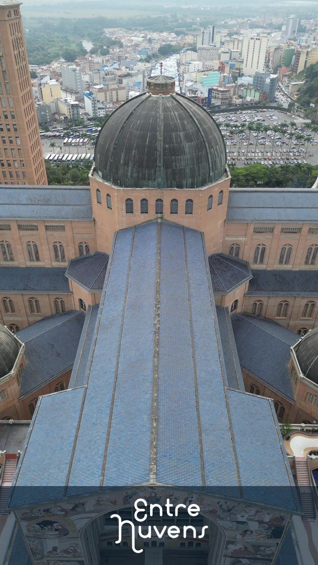 Cúpula da Basílica vista do alto — vídeo aéreo de Aparecida