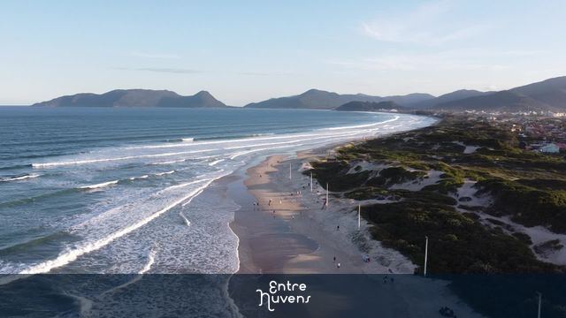 Dia de sol no sul da Ilha de Florianópolis, praia do Campeche.