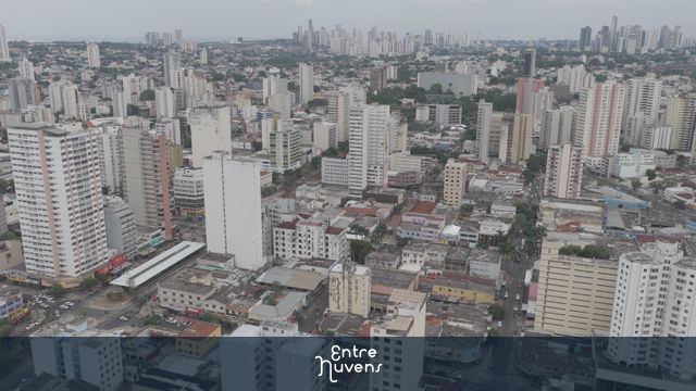 Edifícios altos no centro urbano movimentado — vídeo aéreo de Goiânia