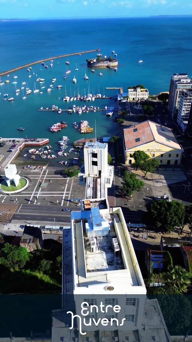 Elevador Lacerda e Baía de Todos os Santos