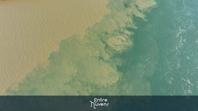 Encontro das Águas: Rio Parana x Rio Iguaçu próxomo às cataratas do iguaçu
