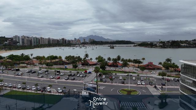 Enseada do Suá sentido Curva da Jurema — vídeo aéreo de Vitória