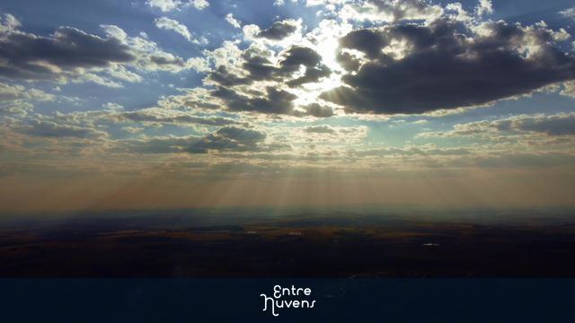 Entre nuvens 