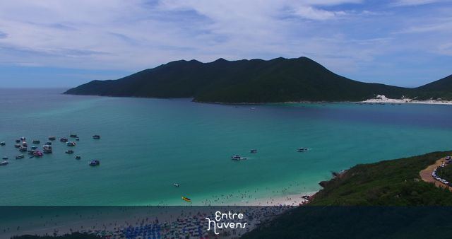 Escadaria das prainhas do Pontal do Atalaia — vídeo aéreo de Arraial do Cabo