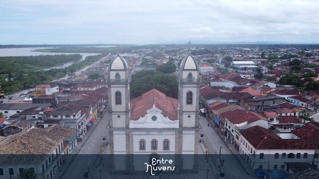 Essa é a igreja história no centro de Iguape-SP