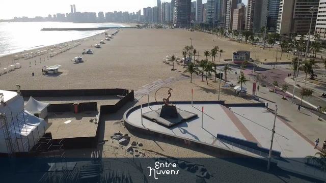 Estátua de Iracema na Praia de Iracema — vídeo aéreo de Fortaleza